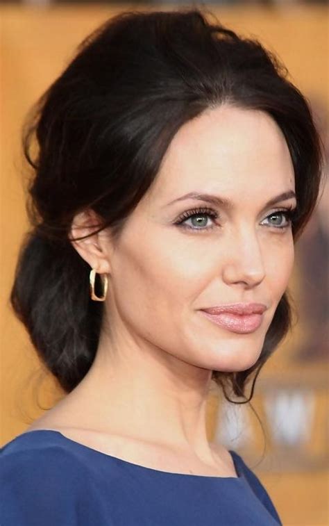 Angelina jolie a hollywood fashion iconic figure always impress with her unique fashion and style. 20 Best Angelina Jolie Short Hairstyles