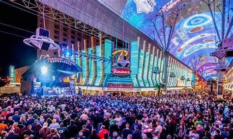 What Time Does The Fremont Experience Shut Down?
