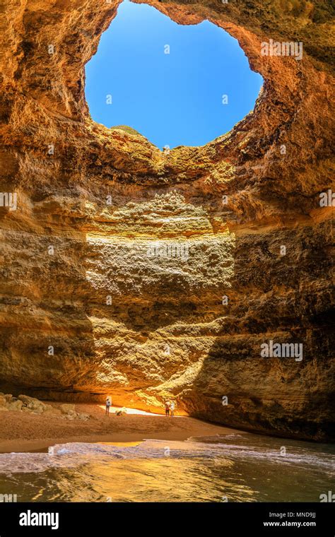 Benagil La Plus Célèbre Grotte Souterraine En Algarve Portugal Photo