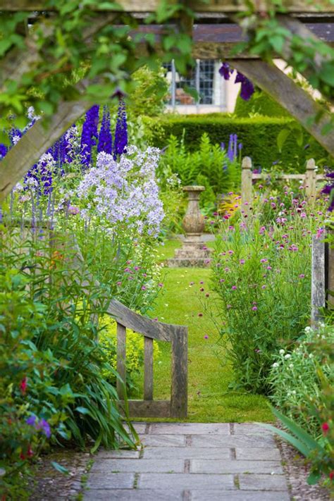 Incredible Contemporary Cottage Garden Ideas