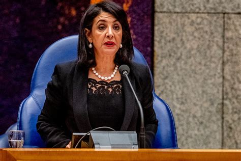 Bosma is van de verkeerde partij en arib begon divagedrag te vertonen ( + pvda nog maar 9 zetels) dus bergkamp. Thorbeckeprijs voor Kamervoorzitter Khadija Arib | Foto ...