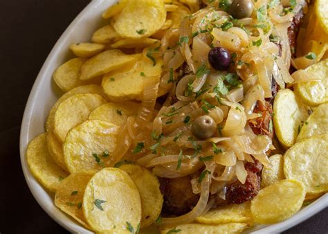 02 postas de afervente o bacalhau, escorra e desfie em lascas grandes. 3 receitas de bacalhau de cebolada rápidas e fáceis de ...
