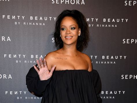 Rihannas Skin Care Routine Is Surprisingly Simple — Heres How She