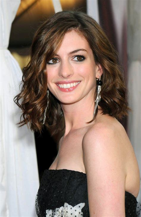 Anne Hathaway Coupe Carre Long Degrade Boucle Wavy Lob Short Wavy Hair