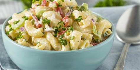 A macaroni salad recipe that's creamy but still light, sweet but tangy, and has a wonderful mix of the site may earn a commission on some products. 7 ensaladas de pastas para variar tu menú - Adelgazar en ...
