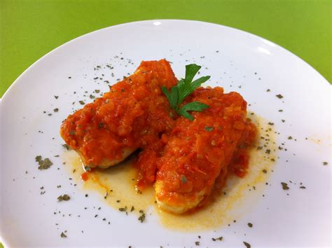 Lomos de merluza con tomate en Thermomix • unPaPelito