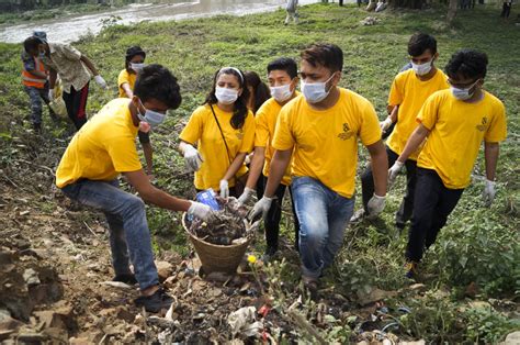 cleanup of kathmandu s bagmati river makes strides with help from volunteers