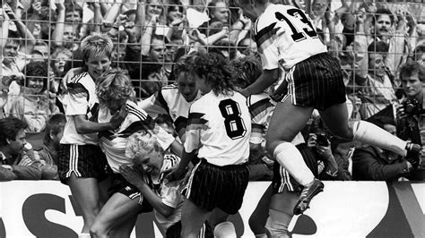 Frauenfußball Verbot 1955 Die Weibliche Anmut Verschwindet Deutschlandfunkde