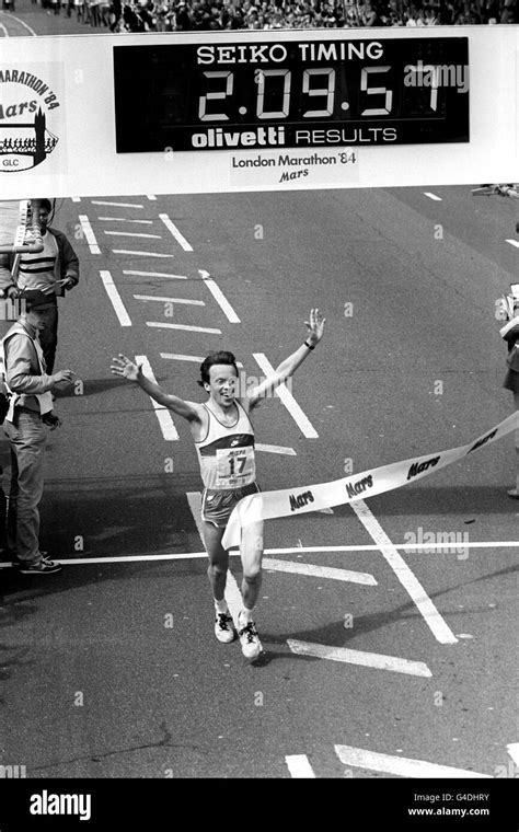 Athletics Mars London Marathon 1984 Stock Photo Alamy