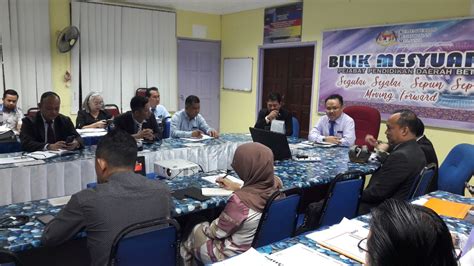 Contextual translation of pejabat agama islam daerah hulu langat into english. BULETIN PPD BETONG: PENARAFAN KECEMERLANGAN PEJABAT ...