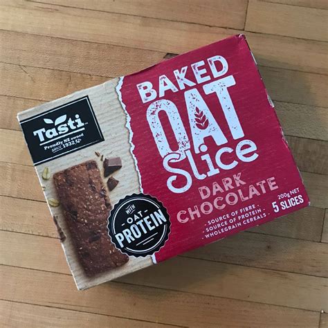 How to make a no bake chocolate oat bar? Dark Chocolate Baked Oat Slice - AldiMum