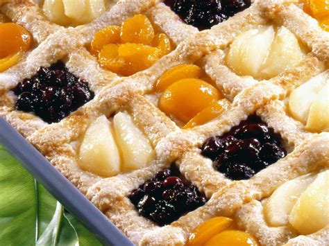 Maybe you would like to learn more about one of these? Karo-Kuchen mit Obst Rezept | EAT SMARTER