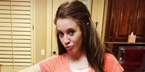 Jill Duggar Shows Off Curvaceous Body In Tight Skinny Jeans
