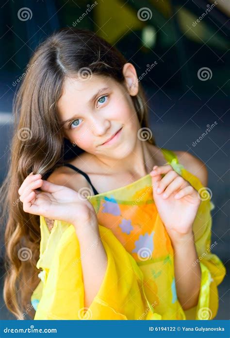 Beauty Teen Girl With Sunflower Royalty Free Stock Photo