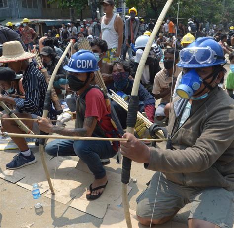 Die öffentlichen proteste gegen den militärputsch in myanmar nehmen zu. Myanmar: Biden bezeichnet Militärgewalt als „Absolut ...