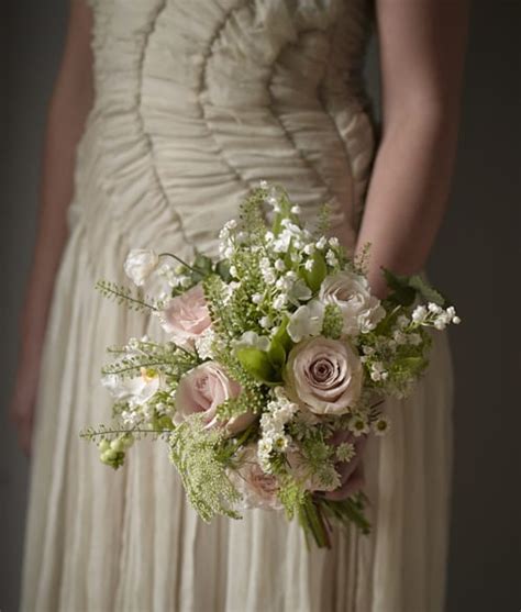 Because of the hydrangea's voluminous, full blooms you can use one or two sparingly as part of your bouquet, or turn just a few into a centerpiece. Modern Country Style: Book Review: Vintage Wedding Flowers ...