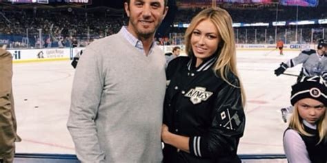 Paulina Gretzky Reveals That Shes Pregnant Complex