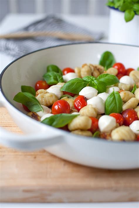 Ein schnelles und leckeres Mittagessen Gnocci mit Tomate und