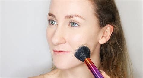 How To Apply Foundation Like A Pro Blow Ltd How To Apply Foundation
