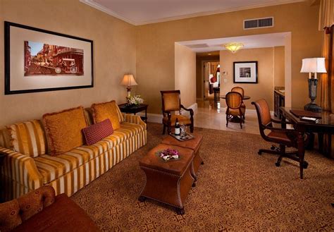 While looking for a tour or a hotel room on their own, tourists often are in a puzzle. Photo Gallery | The Roosevelt New Orleans | Rooms & Suites