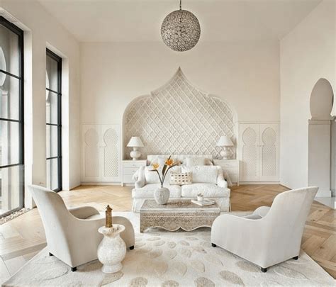 The moroccan décor trend is set to rein for another season, as textured rugs, metallic lanterns you can place a moroccan pouf almost anywhere in your home, and it instantly adds magic to the space. Ways to Use Moroccan Decor in Your Home | Home deco id