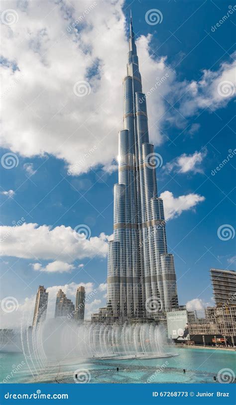 Burj Khalifa And Fountains On The Burj Khalifa Lake Editorial Stock