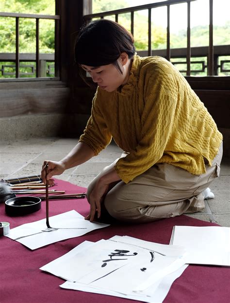 a day in the life of a japanese calligraphy artist tokyo weekender