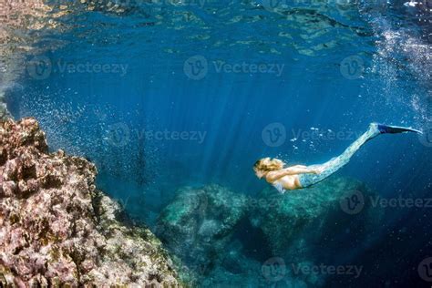 Mermaid Blonde Beautiful Siren Diver Underwater Portrait 20347110 Stock