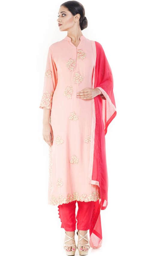 The shades might be subtle but attractive all the same. Light Pink Long Kameez With Parallel Pant Suit SUUDS51630