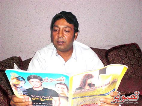 Pashto Famous Actor Shahid Khan Reading The Tasweer Quarterly Tasweer