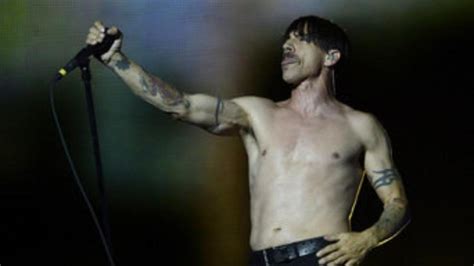 El Cantante De Los Red Hot Chili Peppers Anthony Kiedis Durante Su