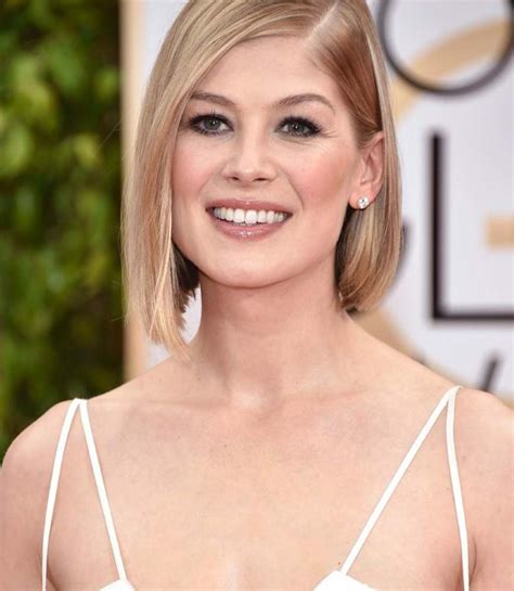 Rosamund Pike Biography Age Height Boyfriend And More Mrdustbin