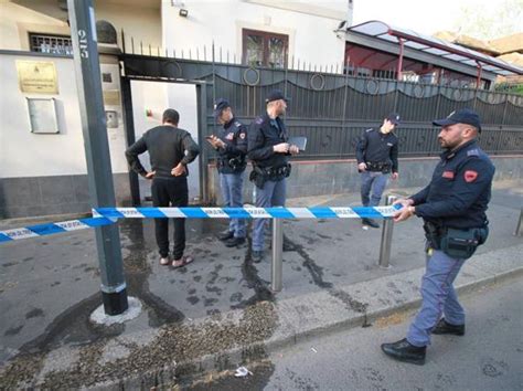Il gioia house sorge nel centro di milano, a soli 80 metri dalla stazione della metropolitana di porta venezia, che fornisce collegamenti per il duomo e per cairoli,. Milano, trovata una bottiglia incendiaria davanti al ...