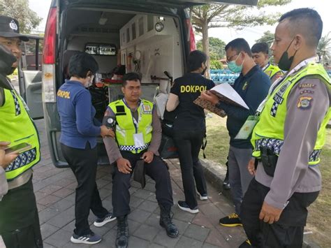 Ambulans Berjalan Pantau Kesehatan Personel Keamanan Di Venue G20 Bali