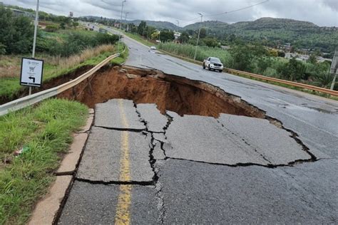 Pics Hendrik Potgieter Road Collapsed Closed Until Further Notice