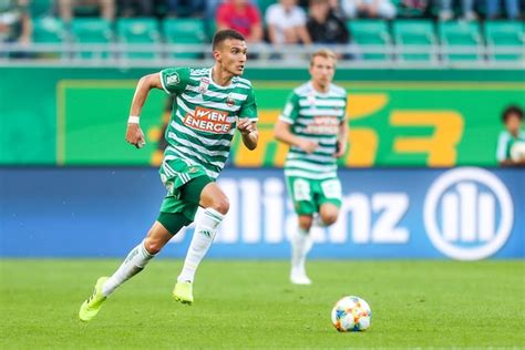 Unsere spieler dejan ljubicic, mario sonnleitner und thanos petsos wünschen frohe rapid wien futbolcusu dejan ljubicic ile wiener neustadt'lı daniel sudar camiye içki siseleriyle saldiriyor. Dejan Ljubicic aus Trainingslager abgereist: USA-Transfer wird konkreter! - Bundesliga | ligaportal