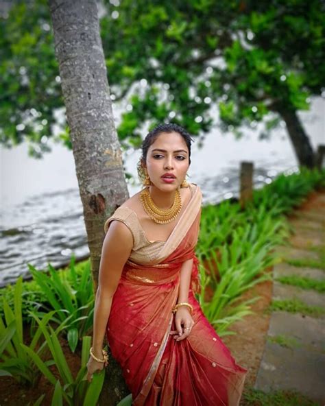 Lessons From Amala Paul To Look Striking Hot In A Saree
