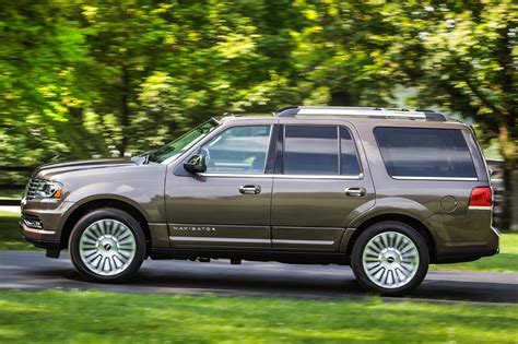 Used 2016 Lincoln Navigator For Sale Pricing And Features Edmunds