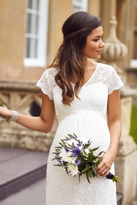 Und ihr brautkleid müsst ihr gesehen haben! Umstands-Brautkleid Vanessa https://www.tiffanyrose.com/de ...
