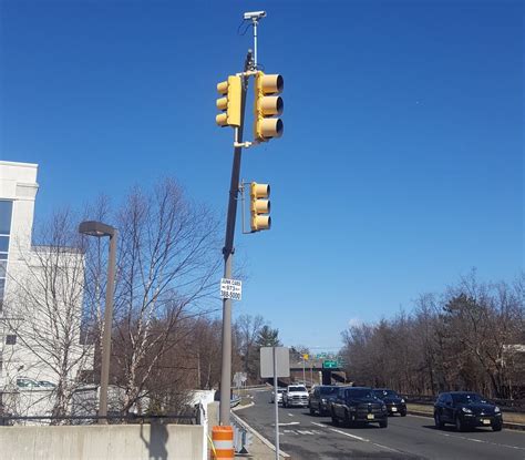 New Traffic Signal Installed On River Road In Summit