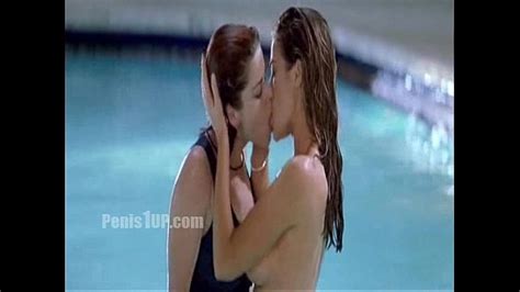 Denise Richards W Neve Campbell Wild Things Lesbian Pool