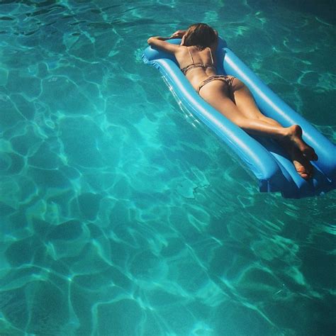 18 Эмили Браунинг горячие интим фото в нижнем белье и купальнике