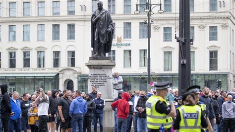 Clashes Headed Off By Police At Glasgow Statue Protest Bbc News