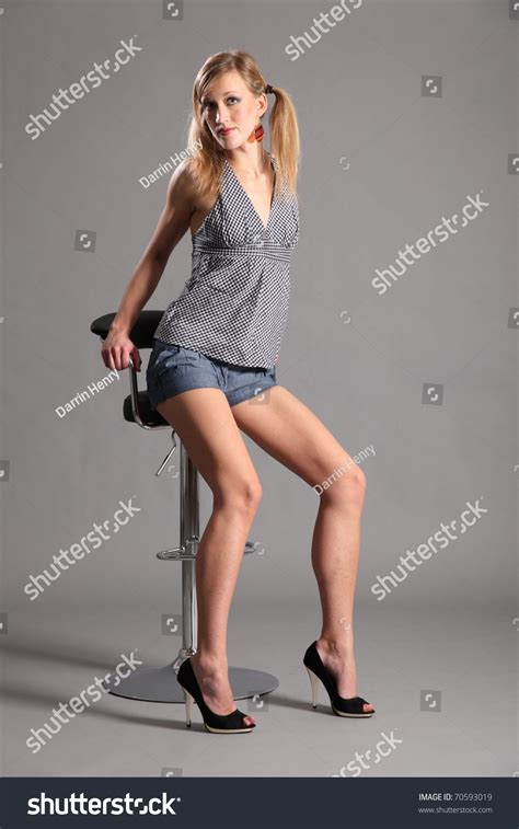 Sexy Long Legged Blonde Model Sitting Foto De Stock Shutterstock