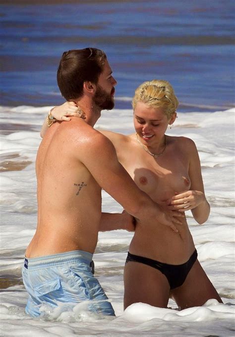 Miley Cyrus Desnuda Mostrando Sus Tetas Y Co O Filtradas Famosas