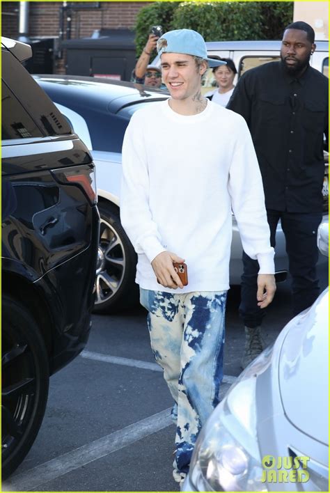 justin bieber and his clean shaven face spend quality time with wife hailey photo 4438656