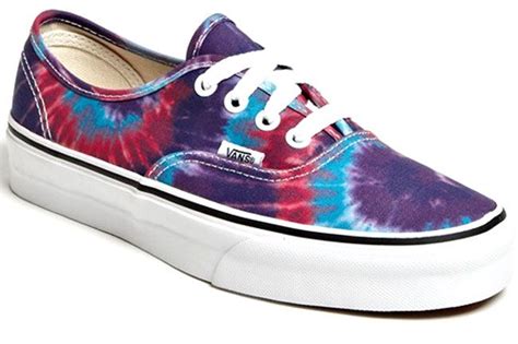 Though there are many different ways of how to tie vans laces but we will be throwing a light over the main 20% drivers in the market. 25 Surprising(ly Wearable) Ways to Try Tie Dye | How to dye shoes, Tie dye shoes, Tie dye vans