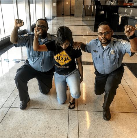 Chicago Police Officers Kneel In Protest Law Officer