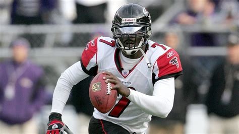 He played quarterback for the university of wisconsin, green he was inducted into the hall of fame in 1987, and he also played for the dallas texans, cleveland he's the one signal caller that figured out the '85 bears 46 zone and how to get past it. Petition · Petition to get Michael Vick on 2020 NFL Hall ...