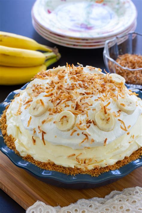 Fluffy Banana Cream Pie Recipe (Video) - A Spicy Perspective